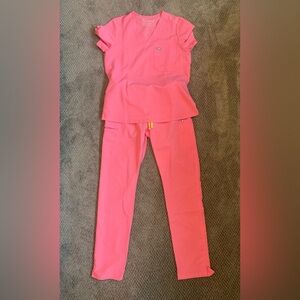 Preowned Figs Scrub Set - Medium Catarina Top and Medium/Tall Yola Pants